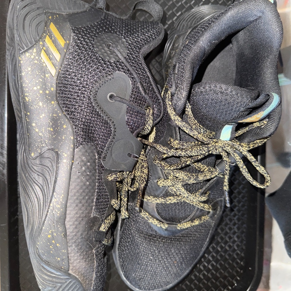 BASKETBALL SHOES - Picture 2 of 4